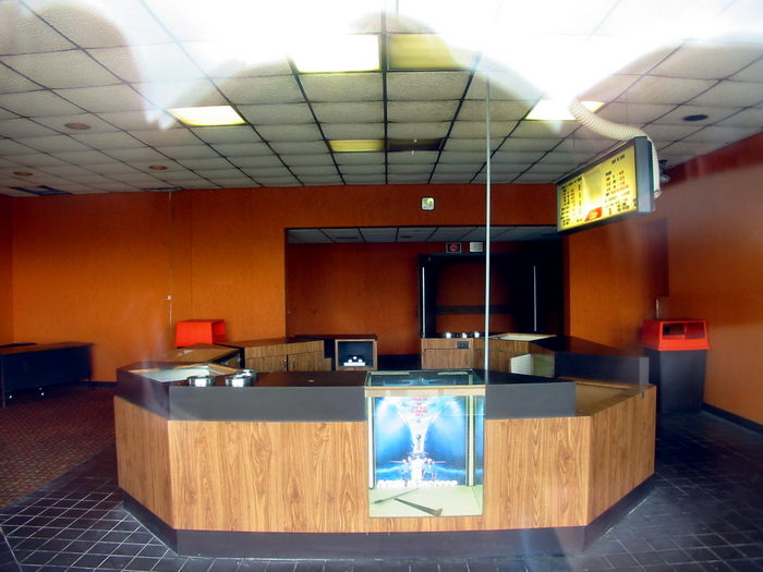 Traverse Bay Cinema - October 2002 Photo (newer photo)